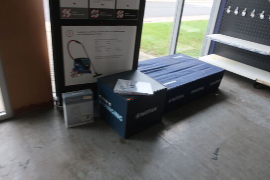 Butiksreoler samt podier 