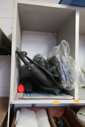 Pakkebord med indhold