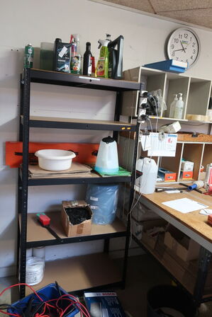 Pakkebord med indhold