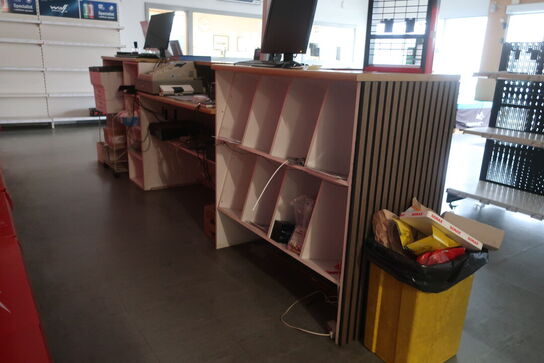 Butiksdisk med indhold (læs beskrivelse)