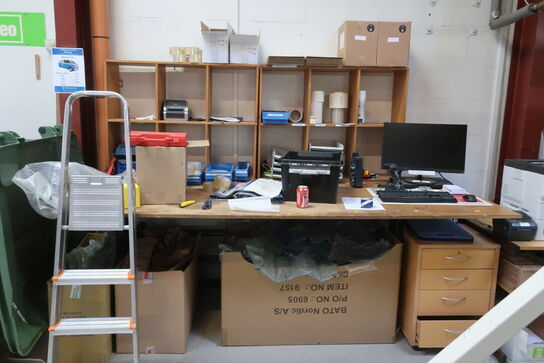 Pakkebord med indhold (læs beskrivelse)