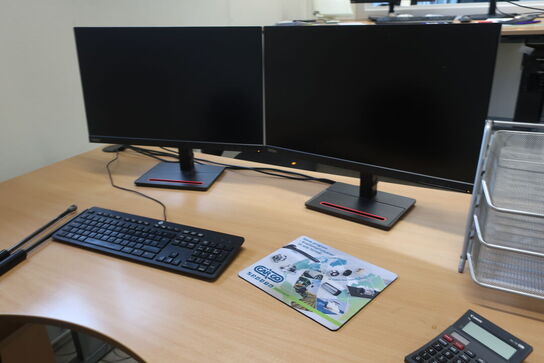 El. hæve/sænke skrivebord med indhold samt kontorstol (Læs beskrivelse) 