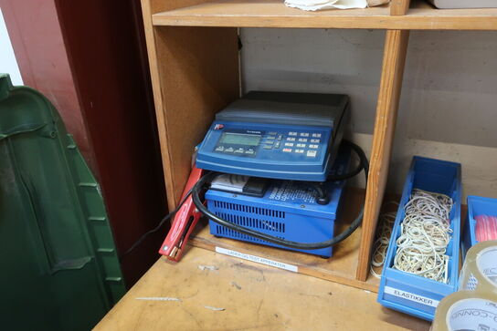 Pakkebord med indhold (læs beskrivelse)