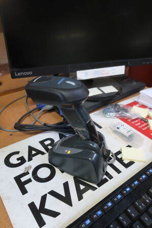 Pakkebord med indhold (læs beskrivelse)