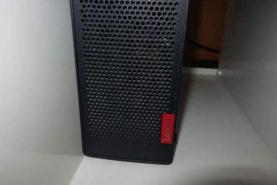 Computerskærm SAMSUNG U28D590D med computer LENOVO, tastatur m.m.