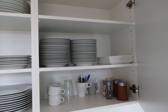 Kaffemaskine, div. Køkkenservice m.m.