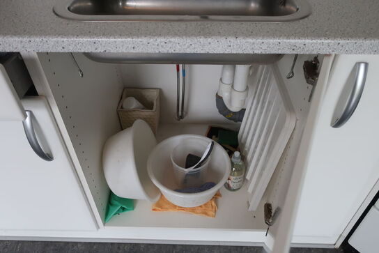 Kaffemaskine, div. Køkkenservice m.m.