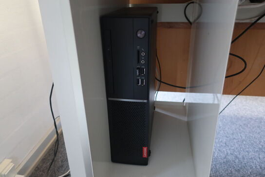 Computerskærm SAMSUNG U28D590D med computer LENOVO, tastatur m.m.