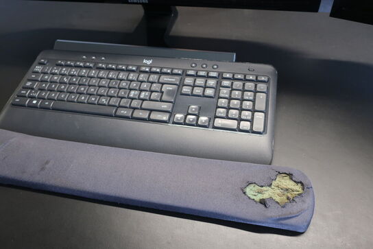 2 stk. computerskærme SAMSUNG U28E590D, tastatur, mus