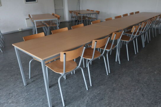2 stk. mødeborde med 12 stk. stole