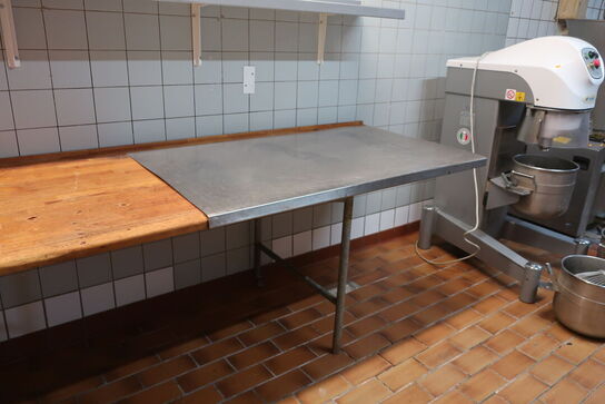 Arbejdsbord samt rustfri stålhylde