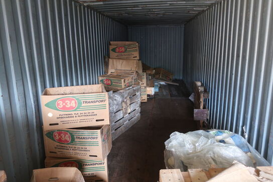 40" container nr. 4 med indhold