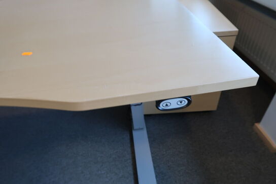 4 stk. el. hæve/sænke skrivebord EFG, reoler, skuffemoduler