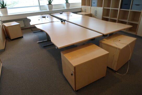 4 stk. el. hæve/sænke skrivebord EFG, reoler, skuffemoduler