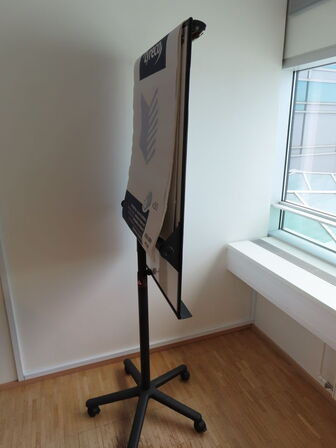 Whiteboard på stativ