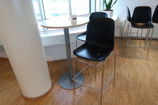Barbord med 2 stk. barstole