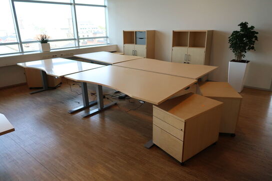 4 stk. el. hæve/sænke skrivebord EFG, skuffemoduler, reoler