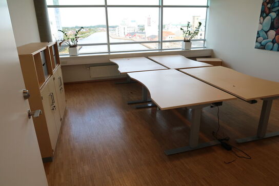 4 stk. el. hæve/sænke skrivebord EFG, skuffemoduler, reoler