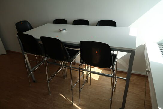 Barbord med 7 stk. barstole 