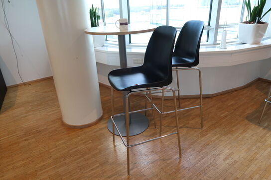 Barbord med 2 stk. barstole