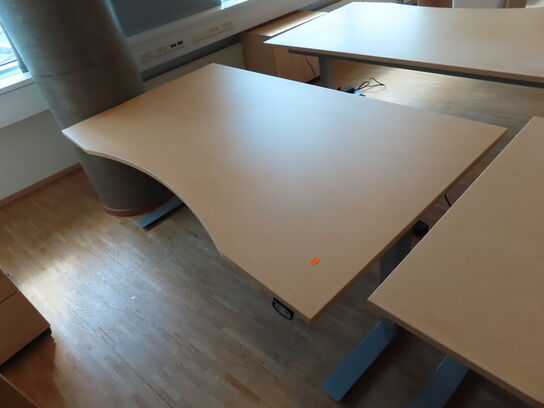 4 stk. el. hæve/sænke skrivebord EFG, reoler, skuffemoduler