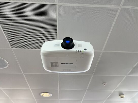 Projektor PANASONIC PT-EZ580 m. GRANDVIEW el. lærred