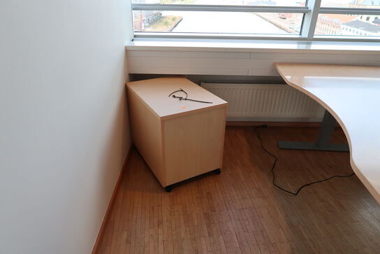 2 stk. el. hæve/sænke skrivebord EFG, skuffemoduler