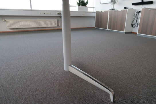 El. hæve/sænke skrivebord HOLMRIIS samt skab og skuffemodul