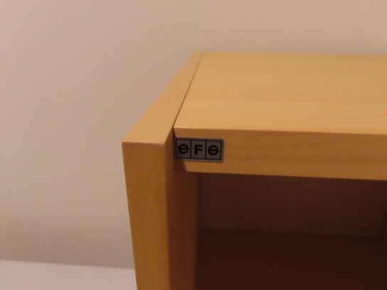 Reol, bord samt ventilator