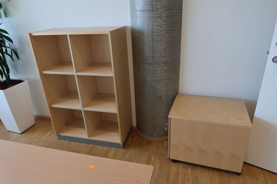 4 stk. el. hæve/sænke skrivebord EFG, reoler, skuffemoduler