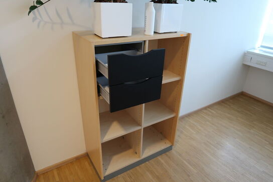 2 stk. el. hæve/sænke skriveborde EFG, KINNARPS, reoler, skuffemoduler