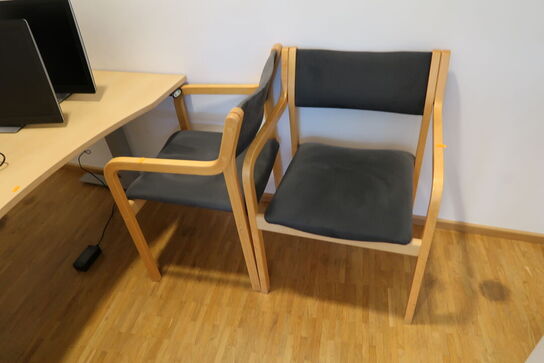 El. hæve/sænke skrivebord EFG samt 2 stk. stole