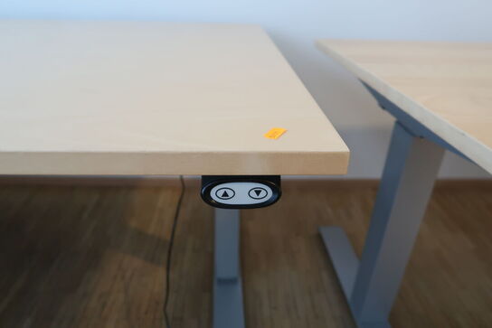 2 stk. el. hæve/sænke skriveborde EFG, KINNARPS, reoler, skuffemoduler