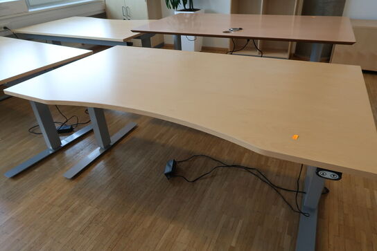 4 stk. el. hæve/sænke skrivebord EFG, reoler, skuffemoduler