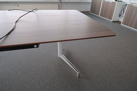 El. hæve/sænke skrivebord HOLMRIIS samt skab og skuffemodul