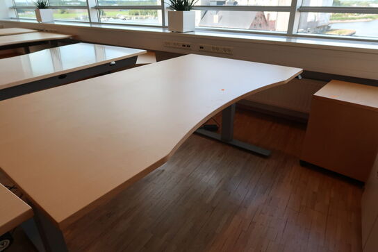 4 stk. el. hæve/sænke skrivebord EFG, skuffemoduler, reoler