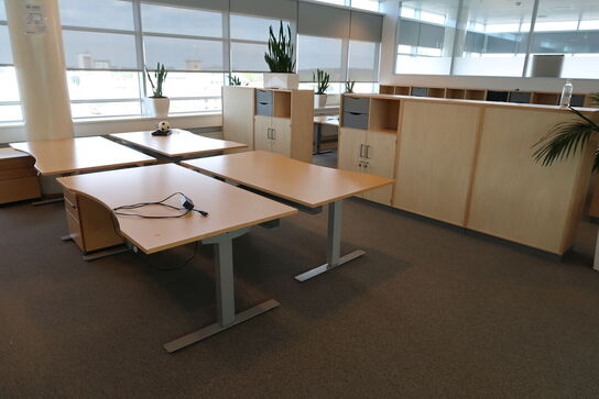 4 stk. el. hæve/sænke skrivebord EFG, reoler, skuffemoduler