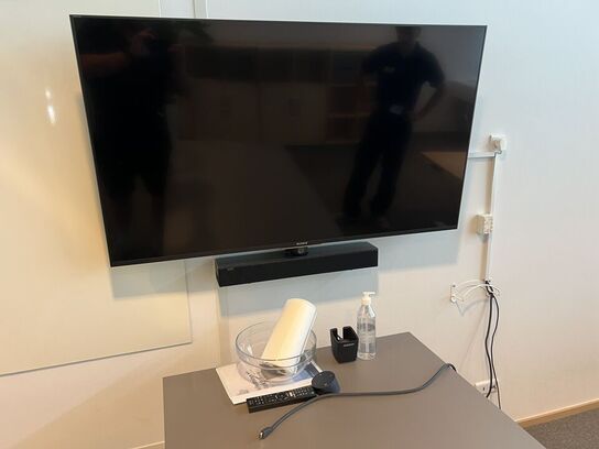 55" SONY TV m. BRACO & AMX konferencesystemer