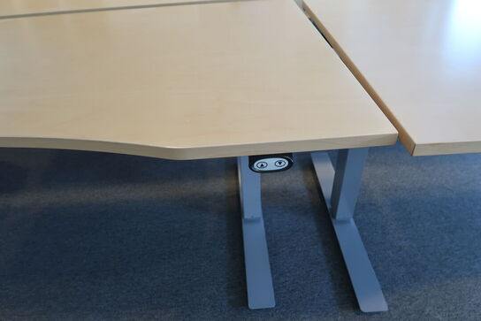 4 stk. el. hæve/sænke skrivebord EFG, reoler, skuffemoduler