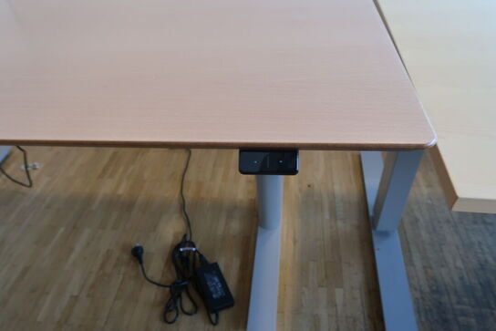 4 stk. el. hæve/sænke skrivebord EFG, reoler, skuffemoduler