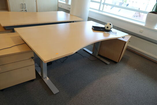 4 stk. el. hæve/sænke skrivebord EFG, reoler, skuffemoduler