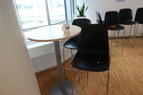 Barbord med 2 stk. barstole