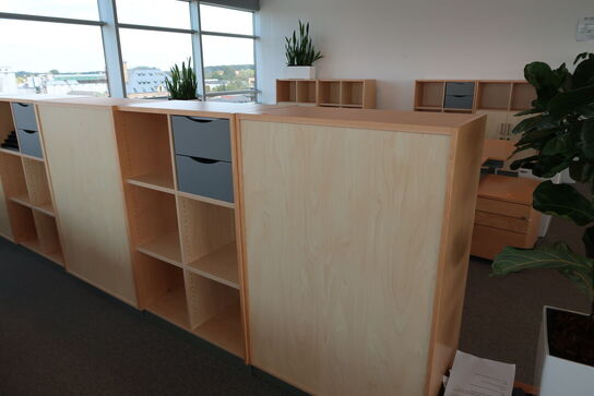 4 stk. el. hæve/sænke skrivebord EFG, reoler, skuffemoduler