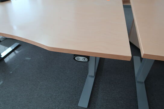 3 stk. el. hæve/sænke skriveborde EFG, reoler/skabe, stole