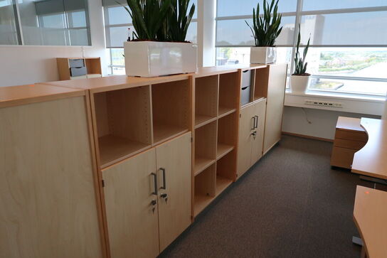 4 stk. el. hæve/sænke skrivebord EFG, reoler, skuffemoduler