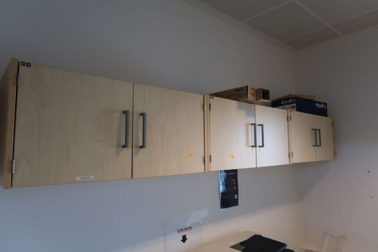 3 stk. overskabe EFG samt bord og skab
