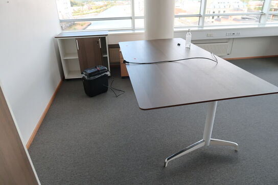 El. hæve/sænke skrivebord HOLMRIIS samt skab og skuffemodul