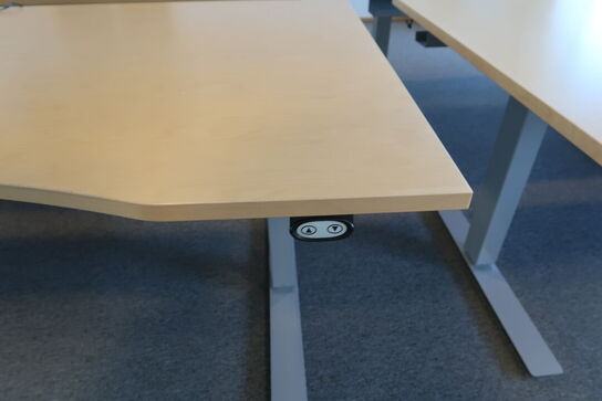 4 stk. el. hæve/sænke skrivebord EFG, reoler, skuffemoduler