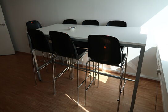 Barbord med 7 stk. barstole 