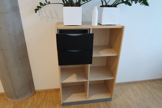 2 stk. el. hæve/sænke skriveborde EFG, KINNARPS, reoler, skuffemoduler